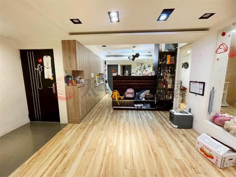 E130榮星花園邊間三樓大四房,台北市中山區民族東路