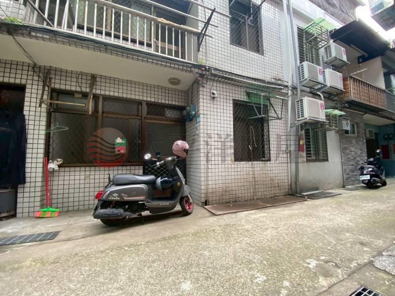 A22新莊路精巧透天,新北市新莊區新莊路