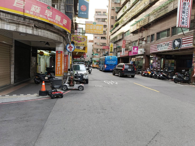 A83中誠邊間停三車店辦,新北市新莊區中誠街