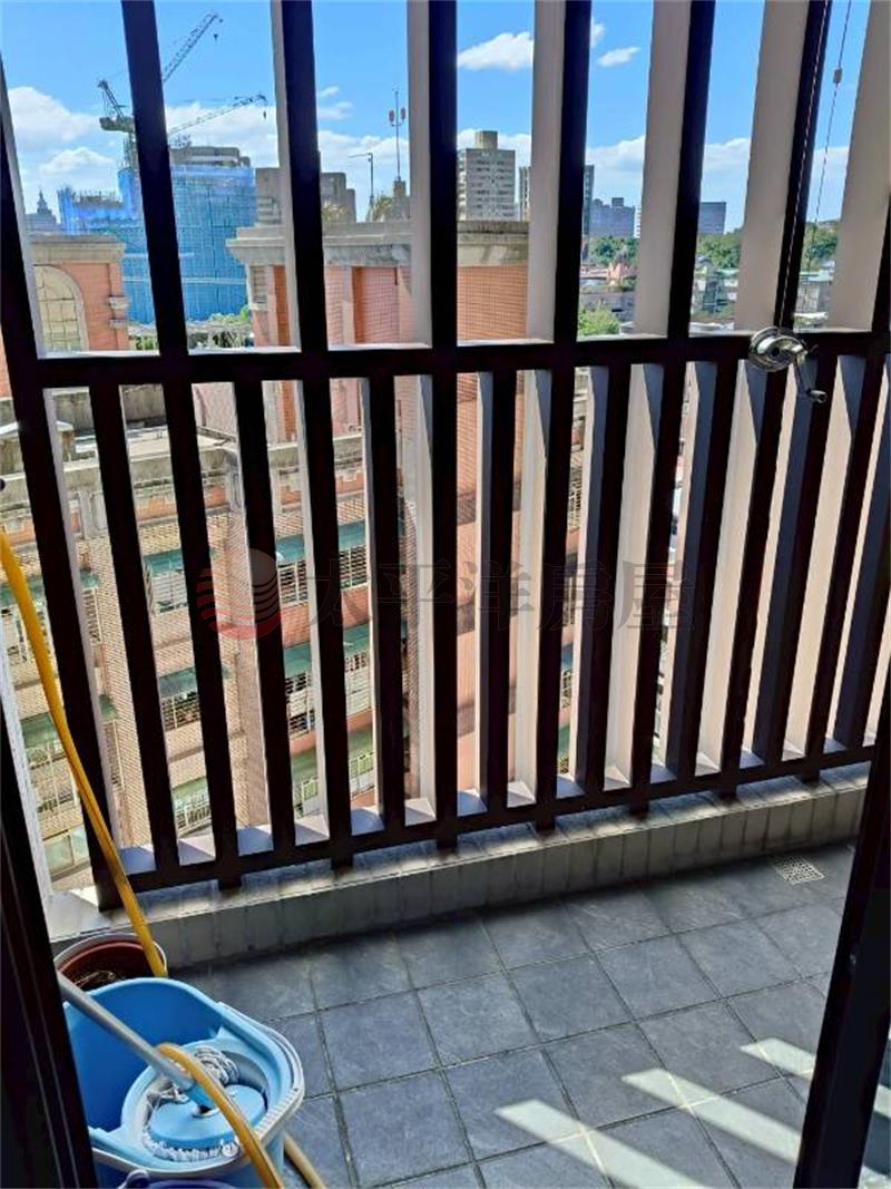 E111汐止冠東城高樓大空間,新北市汐止區康寧街