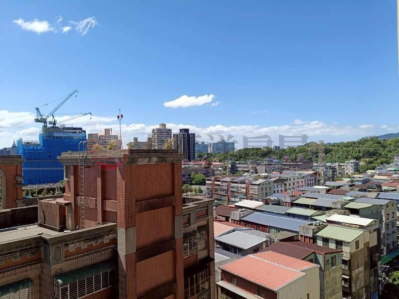 E111汐止冠東城高樓大空間,新北市汐止區康寧街