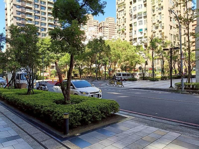 E111汐止冠東城高樓大空間,新北市汐止區康寧街