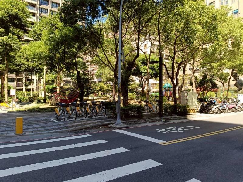 E111汐止冠東城高樓大空間,新北市汐止區康寧街