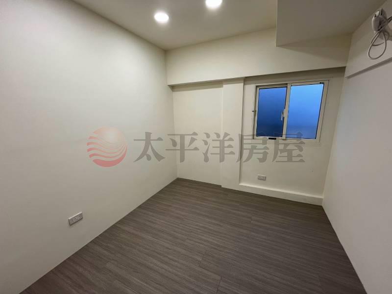 E102全新裝潢 邊間三面採光 頂樓加蓋,新北市土城區延平街