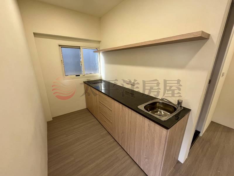 E102全新裝潢 邊間三面採光 頂樓加蓋,新北市土城區延平街