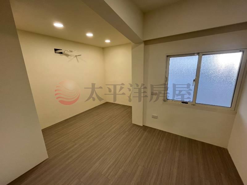 E102全新裝潢 邊間三面採光 頂樓加蓋,新北市土城區延平街
