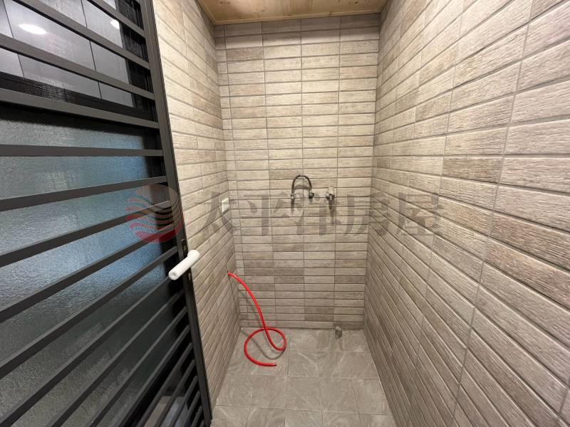 E102全新裝潢 邊間三面採光 頂樓加蓋,新北市土城區延平街