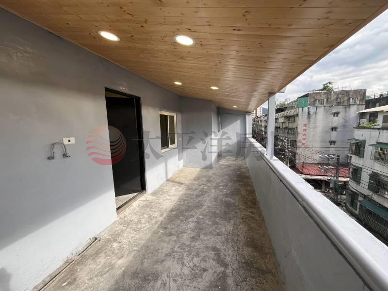 E102全新裝潢 邊間三面採光 頂樓加蓋,新北市土城區延平街