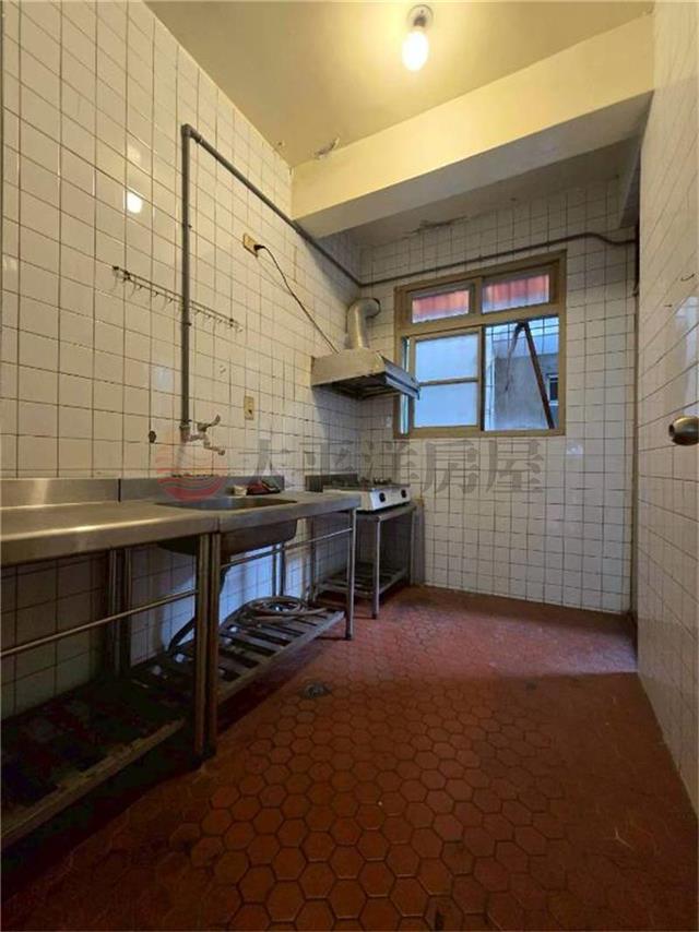 E194板新捷運站旁四樓雅寓,新北市板橋區中山路一段