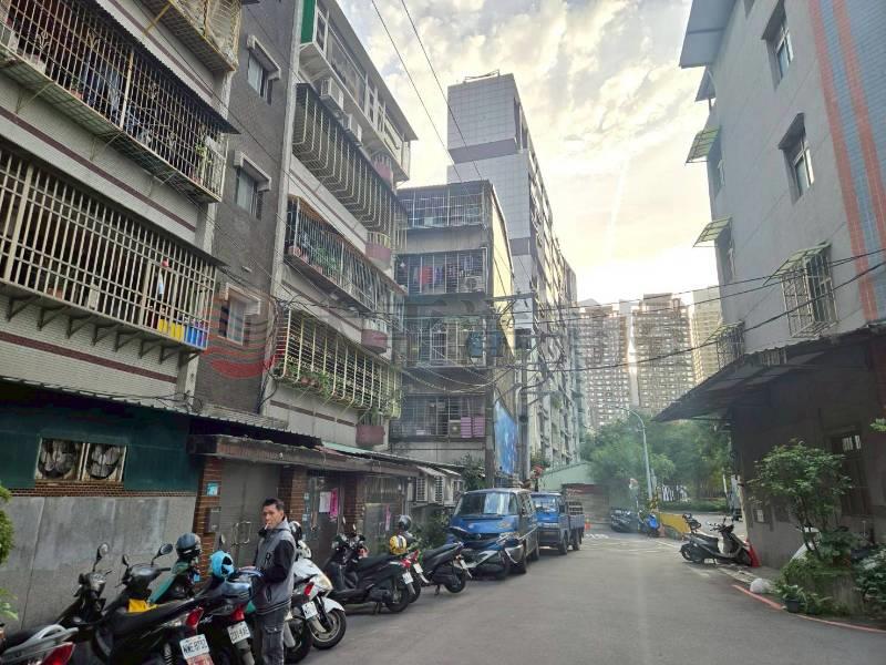 E194板新捷運站旁四樓雅寓,新北市板橋區中山路一段