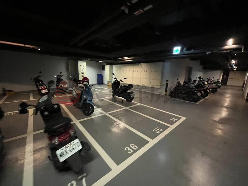 B106近學區 生活機能便利 次頂樓 兩房+車位,新北市新莊區中平路