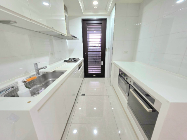 B017-遠雄新宿A棟二房車,新北市新莊區新北大道四段