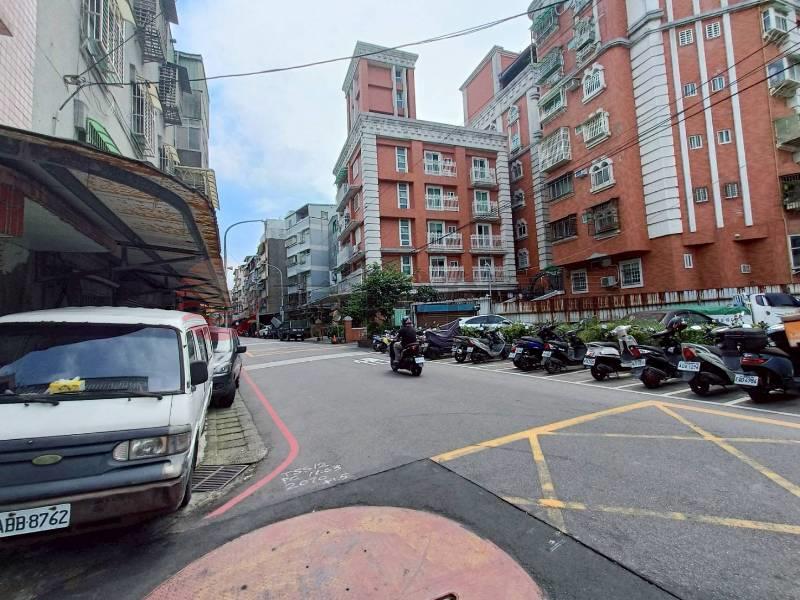 E105-邊間1樓收租6套房,新北市泰山區貴子路