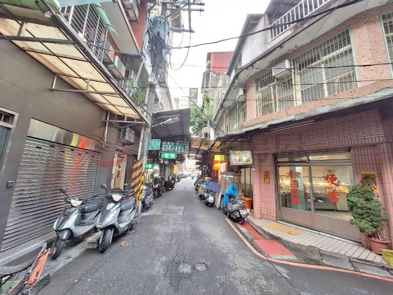 E109-板橋興隆市場透天店面,新北市板橋區中山路二段