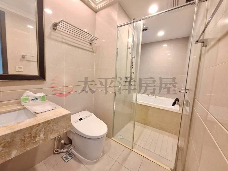 B024-米蘭公園高樓景觀2房雙車,新北市新莊區中央路