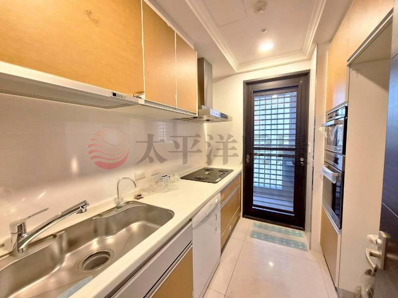 B024-米蘭公園高樓景觀2房雙車,新北市新莊區中央路