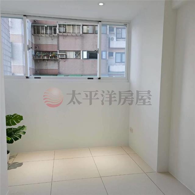 E054-高景觀 全新時尚裝潢 電梯3房,新北市三重區重安街