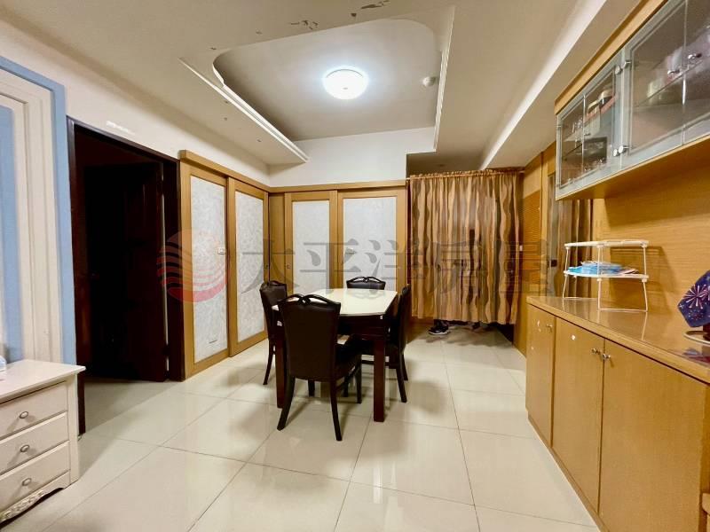 B041-歐洲村 邊間 低總價三房,新北市新莊區中平路