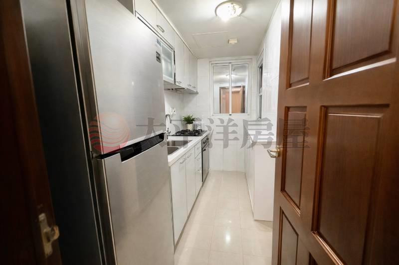 B041-歐洲村 邊間 低總價三房,新北市新莊區中平路