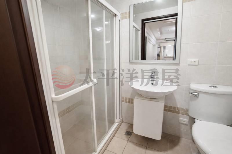 B041-歐洲村 邊間 低總價三房,新北市新莊區中平路