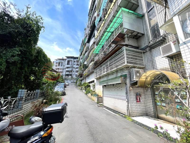 E012-碧瑤山莊三房+車位,新北市泰山區辭修路