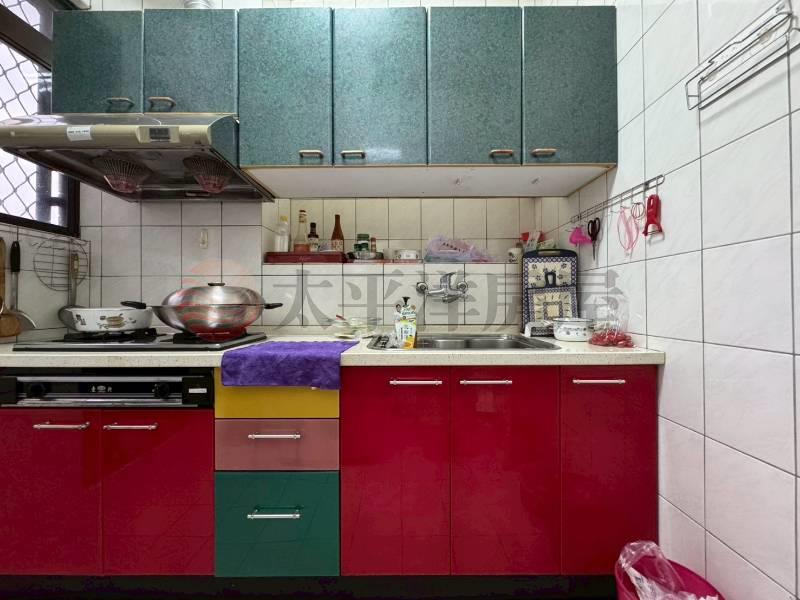 E110-皇家宮廷 電梯3+1室,新北市土城區中華路二段