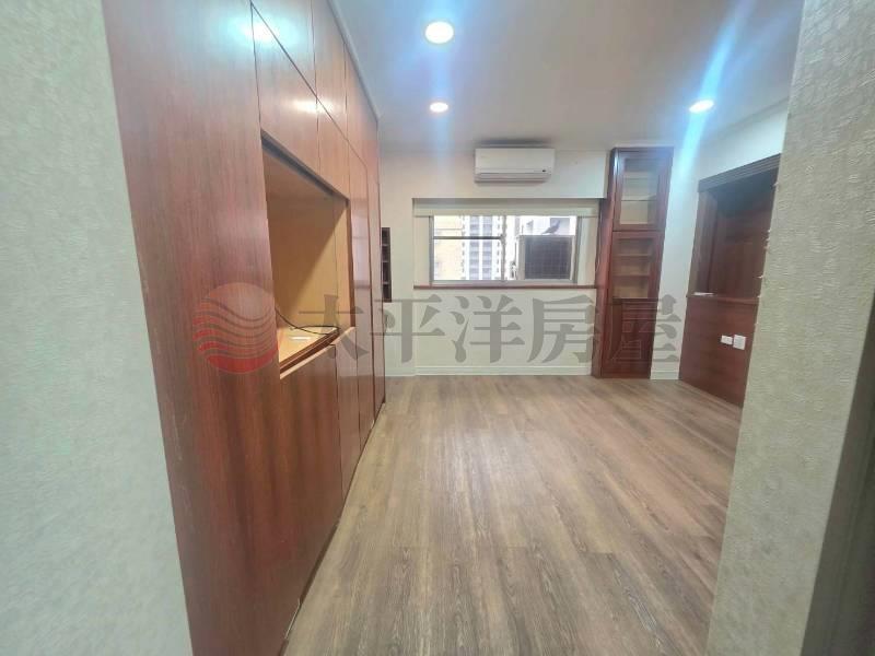 B014-忠誠星鑽三期4房車,新北市新莊區中榮街