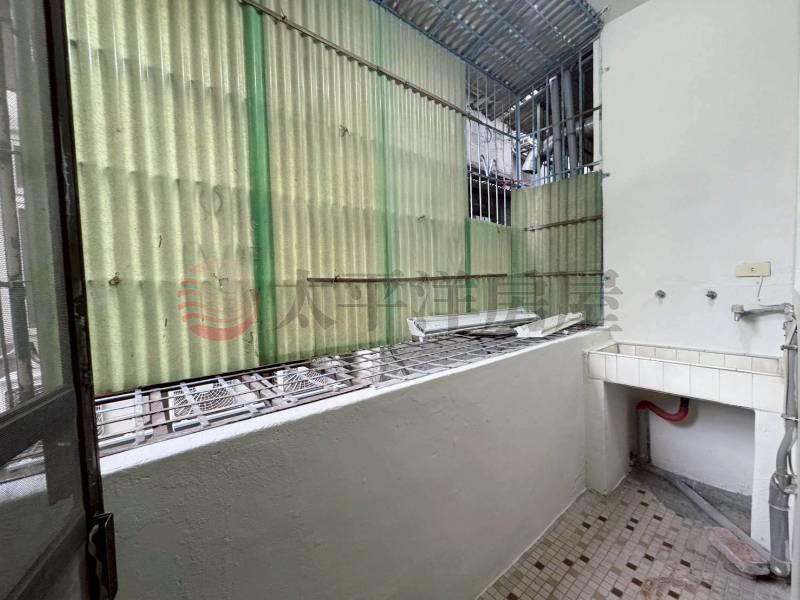 E098-甜甜價新婚成家 首購族邊間宅,新北市泰山區漢口街