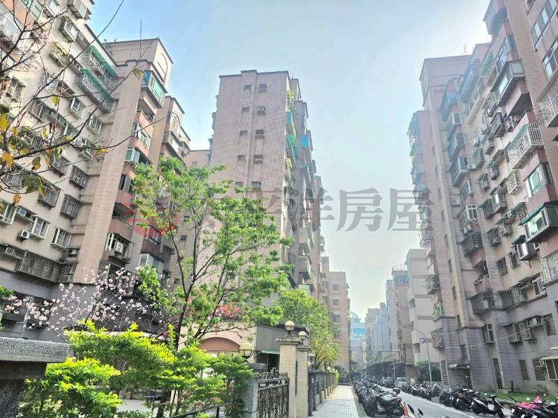 B008-陽光綠堤華廈三房,新北市新莊區五工一路