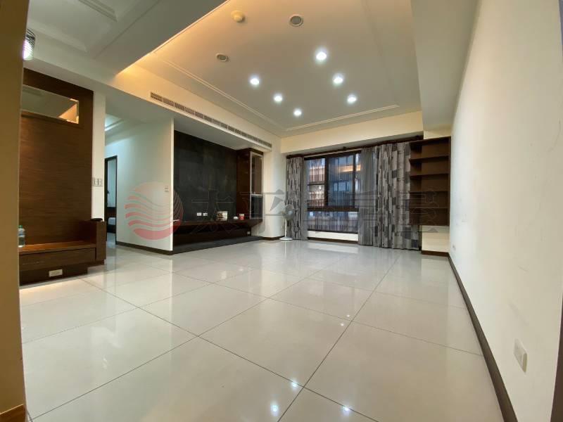 B108文學苑三房雙車位,新北市新莊區榮華路一段