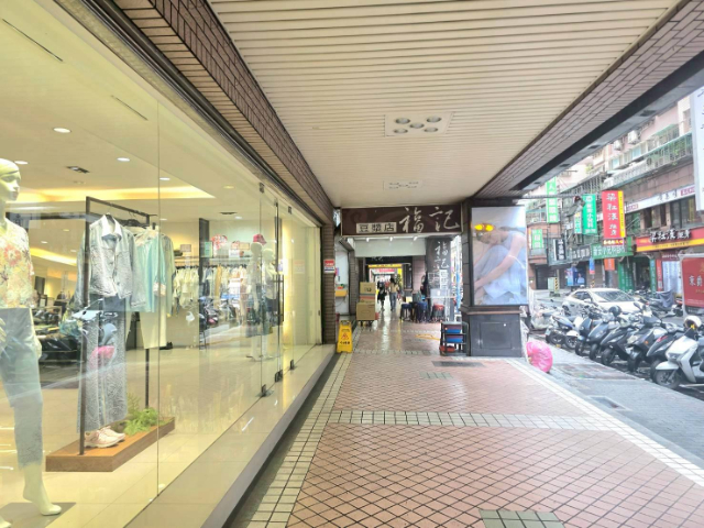 C016-幸福路顯眼金店面,新北市新莊區幸福路
