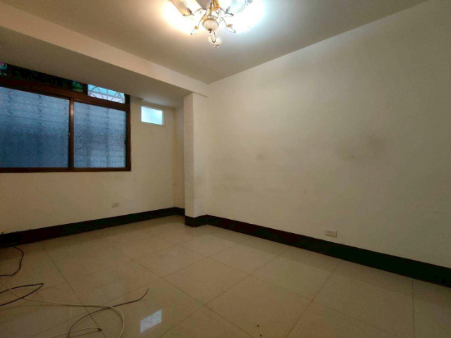 A030-新莊國小寧靜公寓2樓,新北市新莊區中港路