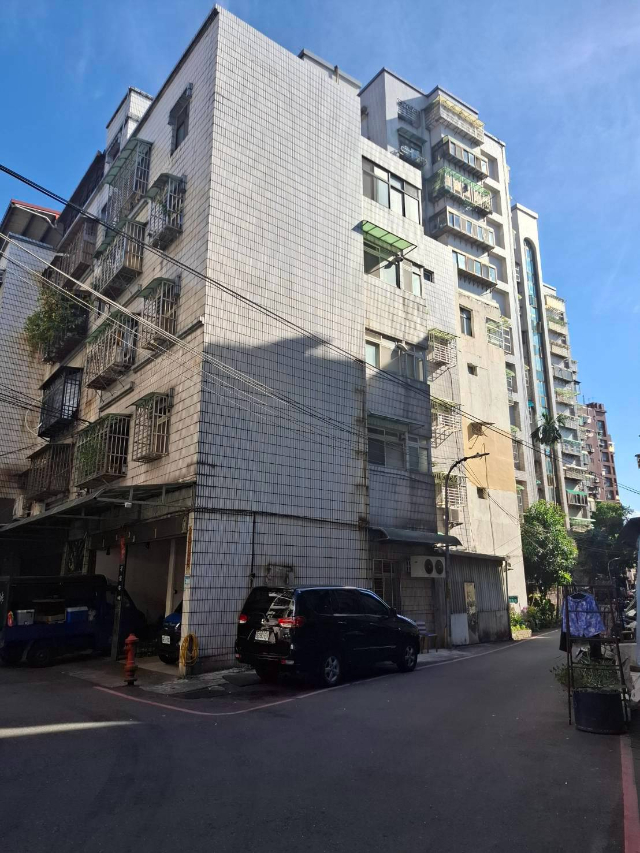 E274🏠【專賣】邊間三房|三面採光,新北市板橋區篤行路三段