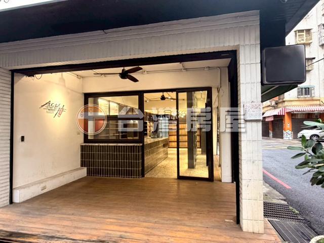 C27新莊精緻邊間三角窗店面,新北市新莊區後港一路
