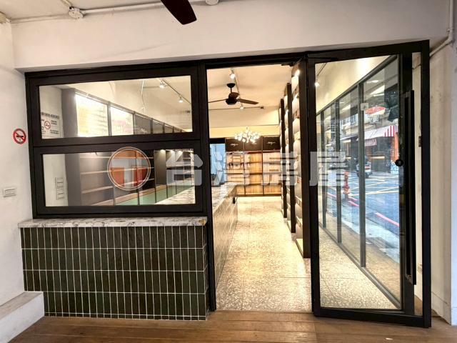 C27新莊精緻邊間三角窗店面,新北市新莊區後港一路